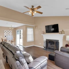 Spacious NE Columbia Home – Vaulted Ceilings & Outdoor Deck