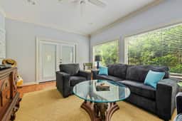 Comfortable Mid-Term Rental Near Base & Hospital
