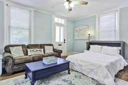 Walk to WB Stadium, Close to USC Campus & Downtown
