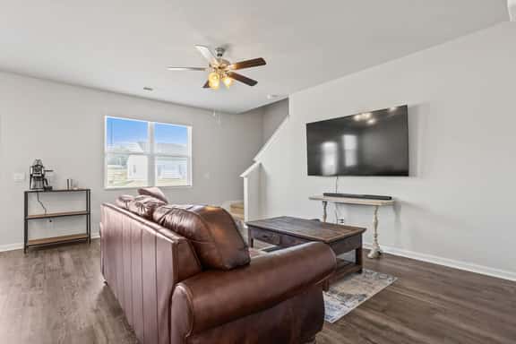 Newly Built Home Ideal for Mid-Term Stays Between Cities - Image 1