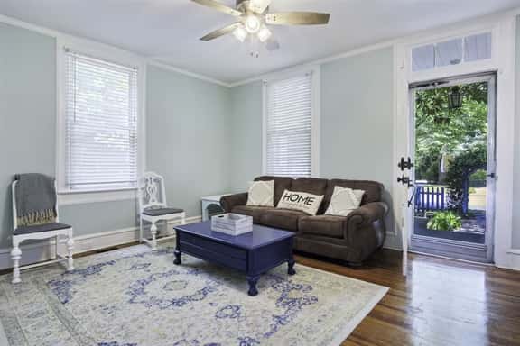 Walk to WB Stadium, Close to USC Campus & Downtown - Image 1