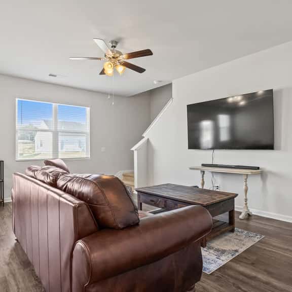 Newly Built Home Ideal for Mid-Term Stays Between Cities - Image 1
