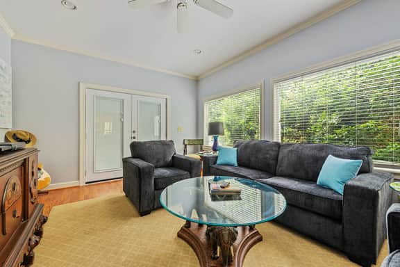 Comfortable Mid-Term Rental Near Base & Hospital