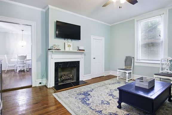 Walk to WB Stadium, Close to USC Campus & Downtown