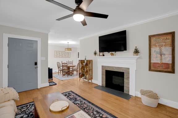 Mid-Term In Shandon, King, Office, Large Backyard