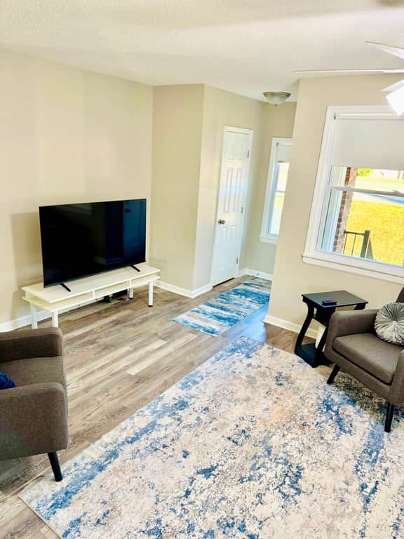 Renovated, Close To Everything, Covered Patio