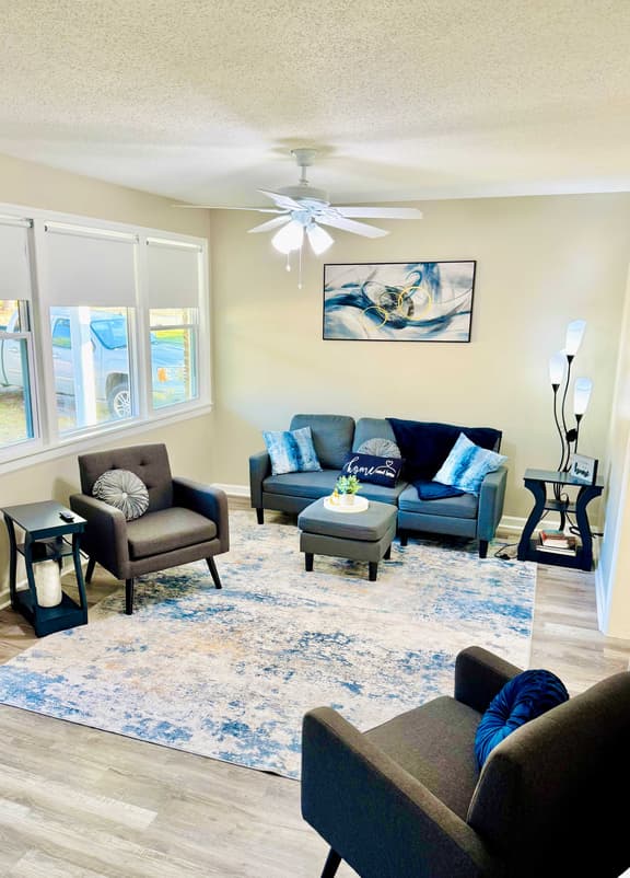 Renovated, Close To Everything, Covered Patio